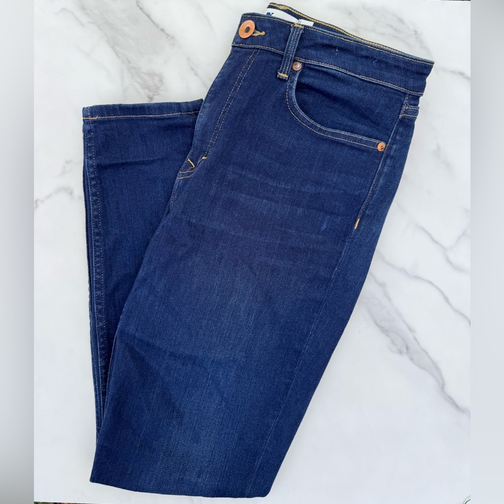 Vineyard Vines high-rise denim. Women’s size 29.